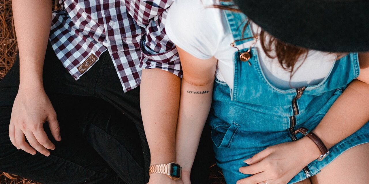 people-2586973_1280 Pareja sujetando las manos