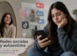 Joven usando redes sociales y su impacto en la autoestima